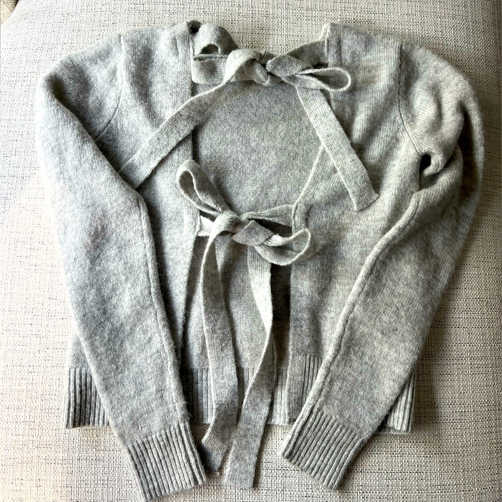 Forever 21 US Size XS Gray cozy open back sweater